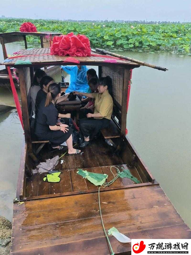 老人船上弄雨荷第十二集跚钢