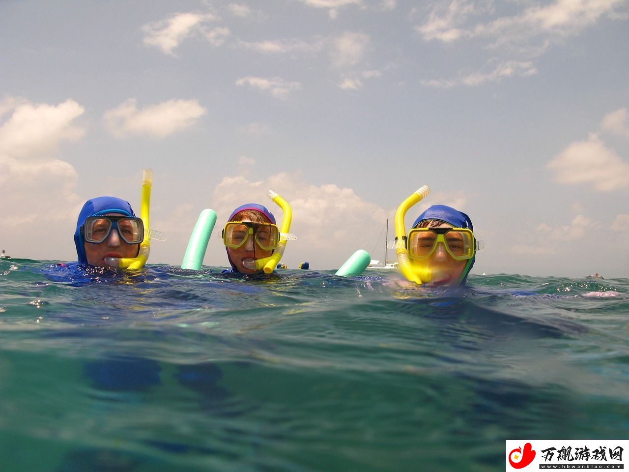 敬水龙乐园へようこそ海报:-体验刺激与放松的水上乐园