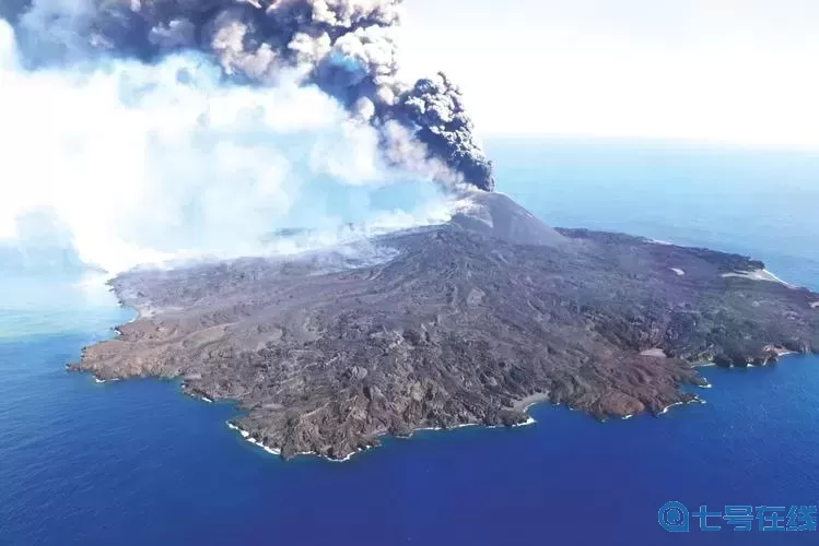 南太平洋岛国汤加火山爆发